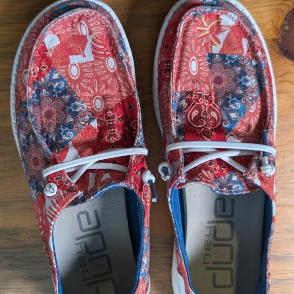 Hey Dude Wendy Style Patch Geo Flower Pattern Womens Size 6 - Picture 1 of 6